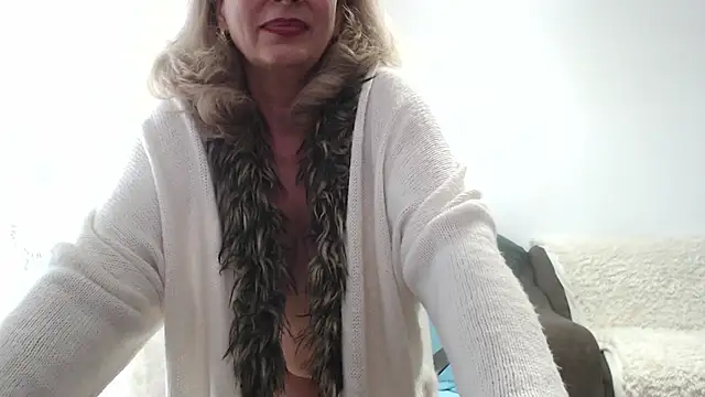 cecylya4u online show from October 5, 2025, 11:45 am