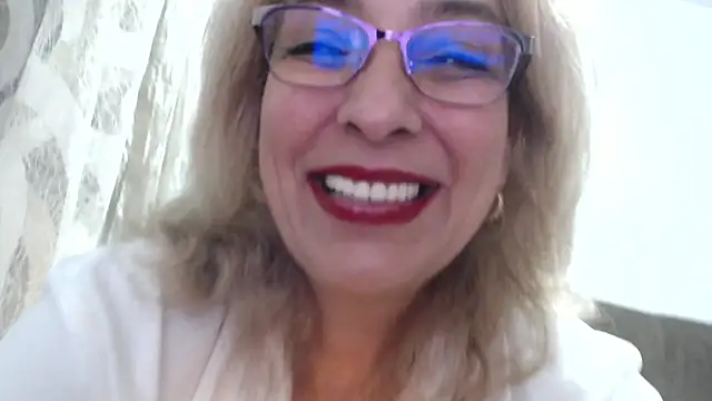 cecylya4u online show from September 26, 2025, 9:43 pm