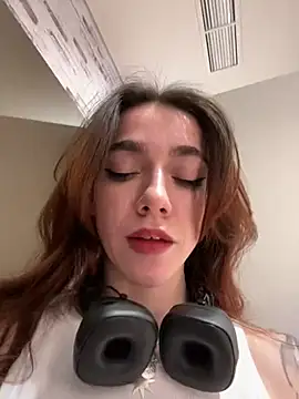 Snapshot of Lily__Belle chatting on March 14, 2025, 4:40 pm Lily Belle online show from March 14, 2025, 4:40 pm