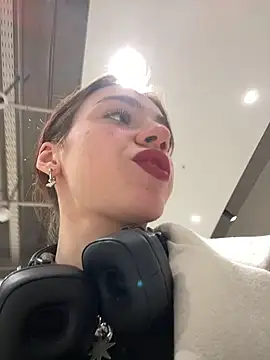 Snapshot of Lily__Belle chatting on February 13, 2025, 3:35 pm Lily Belle online show from February 13, 2025, 3:35 pm