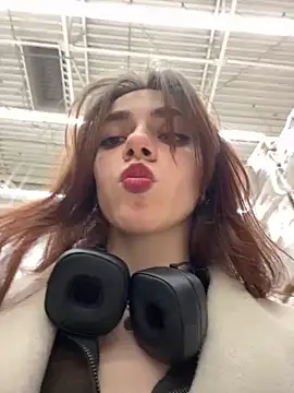 Snapshot of Lily__Belle chatting on March 7, 2025, 12:45 pm Lily Belle online show from March 7, 2025, 12:45 pm