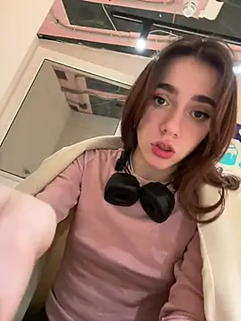 Snapshot of Lily__Belle chatting on January 19, 2025, 4:25 pm Lily Belle online show from January 19, 2025, 4:25 pm