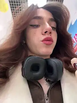 Snapshot of Lily__Belle chatting on January 21, 2025, 2:15 pm Lily Belle online show from January 21, 2025, 2:15 pm