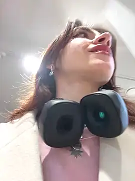 Snapshot of Lily__Belle chatting on January 19, 2025, 1:22 pm Lily Belle online show from January 19, 2025, 1:22 pm