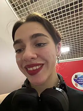 Snapshot of Lily__Belle chatting on February 13, 2025, 6:37 pm Lily Belle online show from February 13, 2025, 6:37 pm