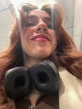 Snapshot of Lily__Belle chatting on January 26, 2025, 1:04 pm Lily Belle online show from January 26, 2025, 1:04 pm