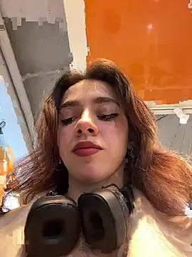Snapshot of Lily__Belle chatting on January 28, 2025, 1:05 pm Lily Belle online show from January 28, 2025, 1:05 pm