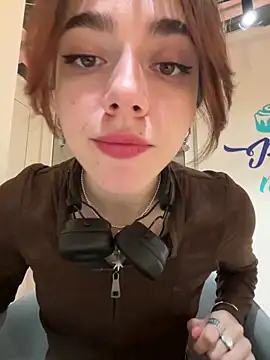 Snapshot of Lily__Belle chatting on February 4, 2025, 3:15 pm Lily Belle online show from February 4, 2025, 3:15 pm