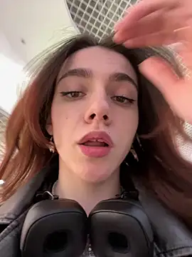 Snapshot of Lily__Belle chatting on March 13, 2025, 4:23 pm Lily Belle online show from March 13, 2025, 4:23 pm