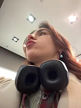Snapshot of Lily__Belle chatting on February 17, 2025, 1:11 pm Lily Belle online show from February 17, 2025, 1:11 pm
