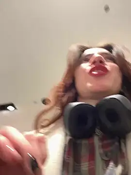 Snapshot of Lily__Belle chatting on February 28, 2025, 1:14 pm Lily Belle online show from February 28, 2025, 1:14 pm
