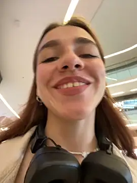 Snapshot of Lily__Belle chatting on September 9, 2025, 1:09 pm Lily Belle online show from September 9, 2025, 1:09 pm