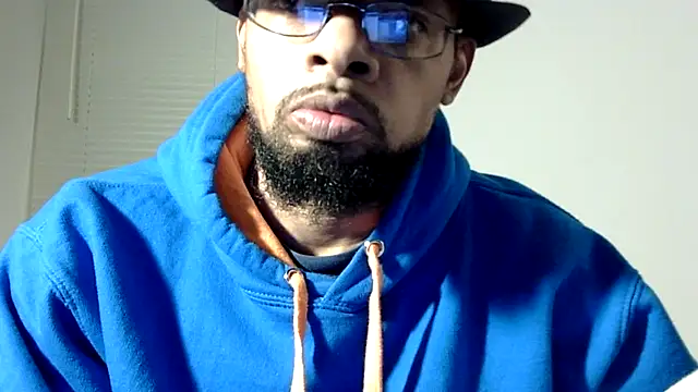 Snapshot of WhiskeyWood_DuhGOD chatting on February 9, 2025, 2:38 am WhiskeyWood DuhGOD online show from February 9, 2025, 2:38 am