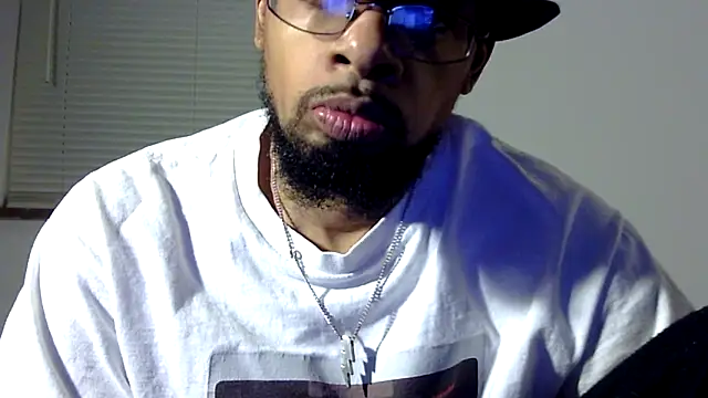Snapshot of WhiskeyWood_DuhGOD chatting on March 4, 2025, 2:17 am WhiskeyWood DuhGOD online show from March 4, 2025, 2:17 am
