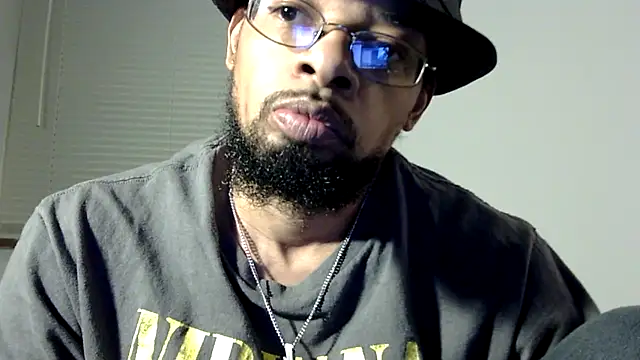 Snapshot of WhiskeyWood_DuhGOD chatting on February 25, 2025, 2:25 am WhiskeyWood DuhGOD online show from February 25, 2025, 2:25 am