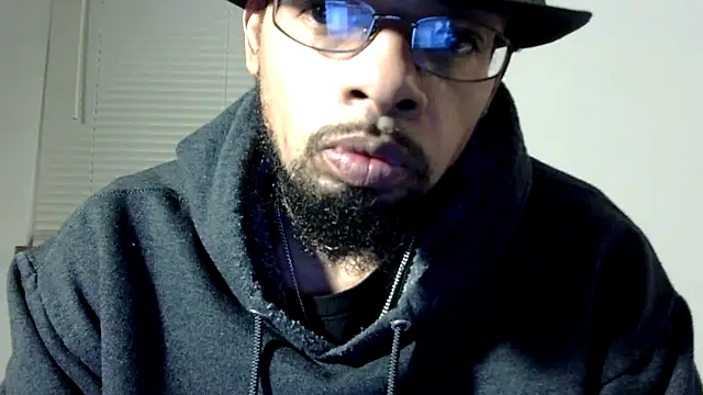 Snapshot of WhiskeyWood_DuhGOD chatting on February 28, 2025, 2:20 am WhiskeyWood DuhGOD online show from February 28, 2025, 2:20 am