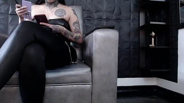 Snapshot of Agata_Darkness chatting on October 3, 2025, 5:58 pm Agata Darkness online show from October 3, 2025, 5:58 pm