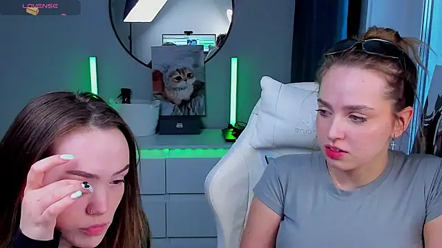 Evia r0se online show from March 8, 2026, 2:04 am