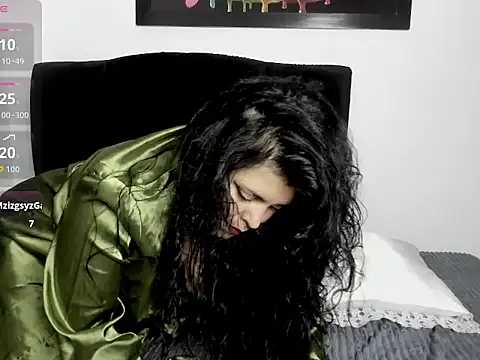 scarlett w0lf online show from July 4, 2026, 8:57 pm