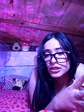 Luciauy online show from December 4, 2024, 11:30 pm