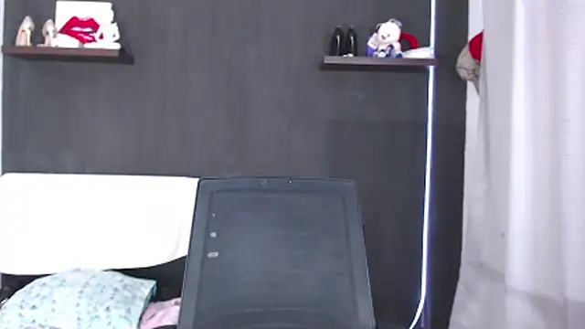 SusanLeroy online show from April 5, 2026, 9:27 am