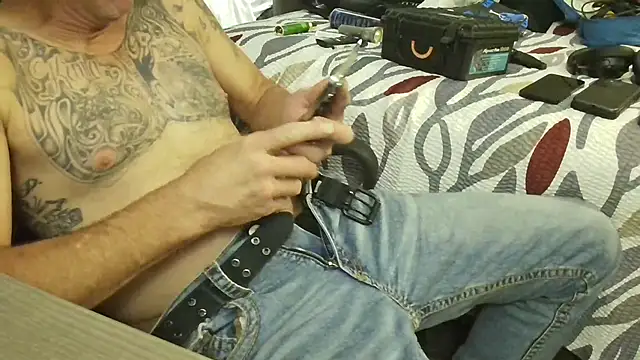 overaveragefreak4you online show from April 18, 2026, 9:44 am