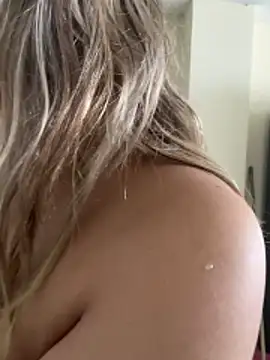 Candy sr online show from February 27, 2026, 5:35 pm