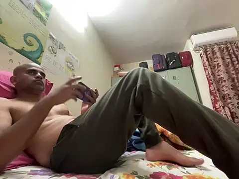 Snapshot of SammyChocolateIndian chatting on December 30, 2024, 5:34 pm SammyChocolateIndian online show from December 30, 2024, 5:34 pm