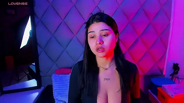 venusowen  online show from November 14, 2025, 2:21 pm