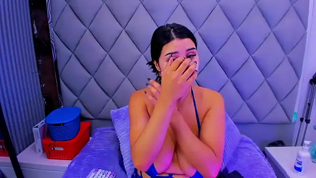 venusowen  online show from October 27, 2025, 1:01 pm