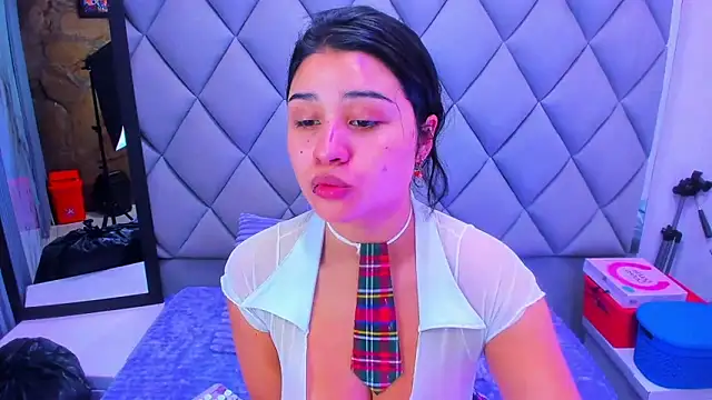 venusowen  online show from November 29, 2025, 1:55 pm