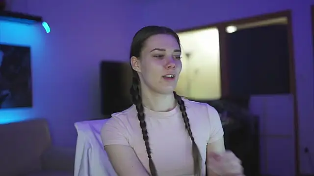 StephanieNeeson online show from February 26, 2025, 11:30 pm