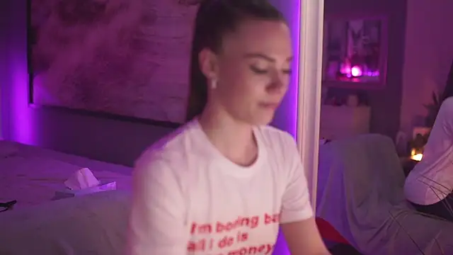 StephanieNeeson online show from December 20, 2024, 1:36 am