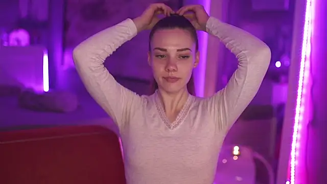 StephanieNeeson online show from January 4, 2025, 9:31 pm