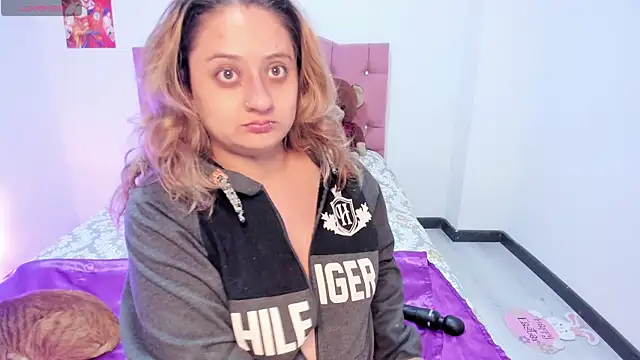 Snapshot of AnnieBigBoobs chatting on November 5, 2025, 10:46 pm AnnieBigBoobs online show from November 5, 2025, 10:46 pm