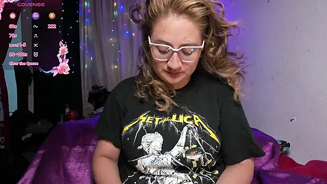 Snapshot of AnnieBigBoobs chatting on February 7, 2025, 10:30 pm AnnieBigBoobs online show from February 7, 2025, 10:30 pm