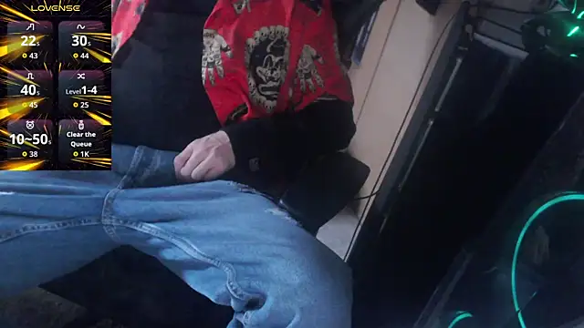 Snapshot of Xbox4200 chatting on October 31, 2025, 12:35 pm Xbox4200 online show from October 31, 2025, 12:35 pm