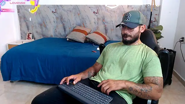 hanz col online show from December 17, 2025, 1:54 am