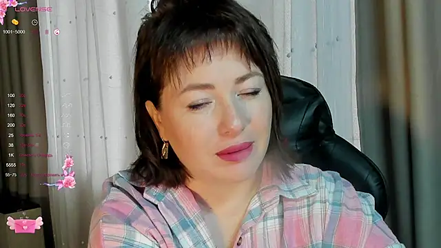 Snapshot of Victoria_Di chatting on October 3, 2025, 5:53 am Victoria Di online show from October 3, 2025, 5:53 am