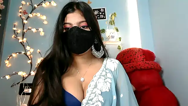 Reena Singh53 online show from November 21, 2025, 1:43 pm