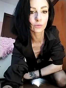 dahlia 82 online show from May 9, 2026, 3:48 pm