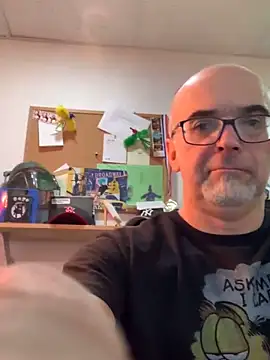 Snapshot of MaxVain chatting on December 2, 2024, 8:06 pm MaxVain online show from December 2, 2024, 8:06 pm