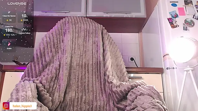 Snapshot of FoxRineHelen chatting on September 19, 2025, 7:40 pm FoxRineHelen online show from September 19, 2025, 7:40 pm