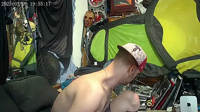 Snapshot of slinginbigD chatting on March 21, 2025, 1:56 am slinginbigD online show from March 21, 2025, 1:56 am