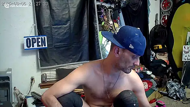 Snapshot of slinginbigD chatting on March 7, 2025, 3:29 am slinginbigD online show from March 7, 2025, 3:29 am