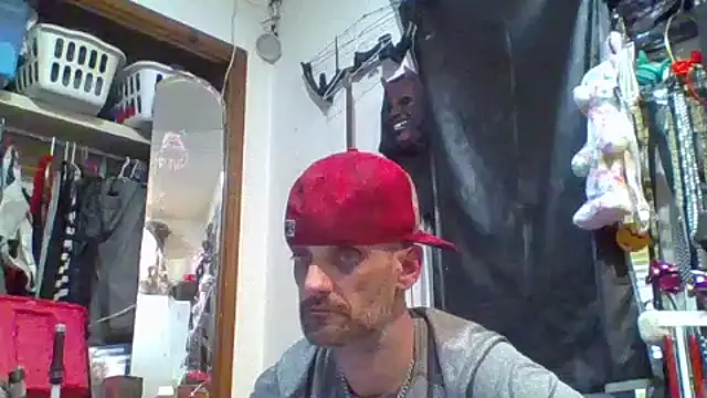 Snapshot of slinginbigD chatting on September 23, 2025, 7:54 pm slinginbigD online show from September 23, 2025, 7:54 pm