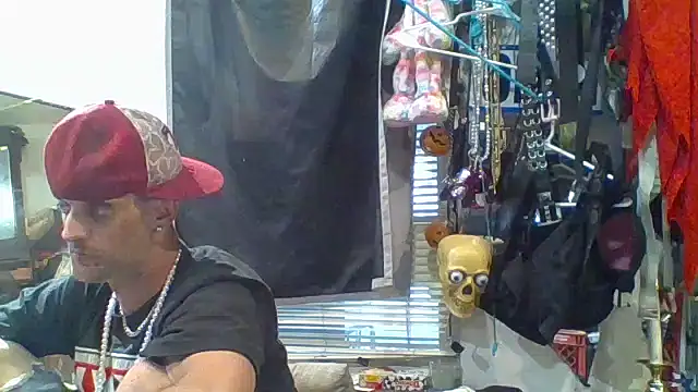 Snapshot of slinginbigD chatting on October 4, 2025, 11:06 pm slinginbigD online show from October 4, 2025, 11:06 pm