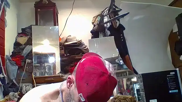 Snapshot of slinginbigD chatting on September 30, 2025, 11:44 pm slinginbigD online show from September 30, 2025, 11:44 pm