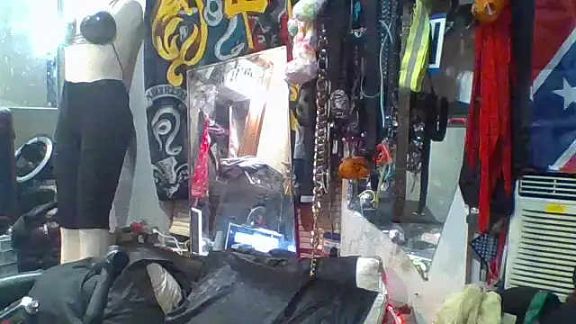 Snapshot of slinginbigD chatting on November 2, 2025, 4:06 am slinginbigD online show from November 2, 2025, 4:06 am