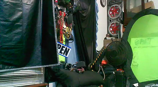 Snapshot of slinginbigD chatting on March 3, 2025, 8:51 am slinginbigD online show from March 3, 2025, 8:51 am